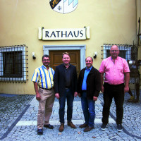 Bürgermeister Helmut Willmerdinger mit Christian Flisek, Bernhard Grum und Andreas Fenzl